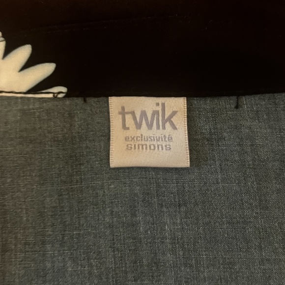 Black with happy daisies short sleeve elongated shirt made in Italy NWT - Picture 5 of 9